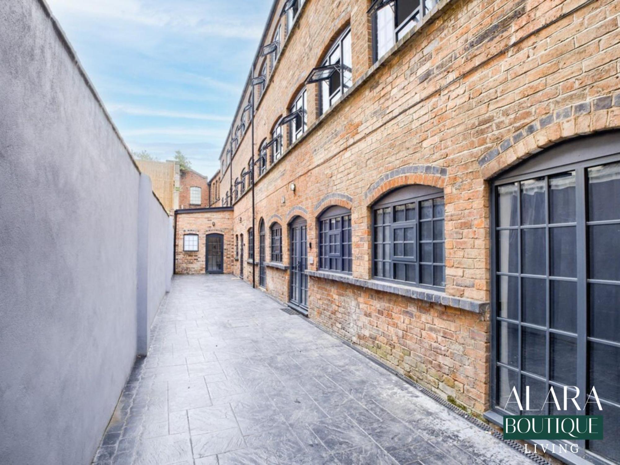 Luxury 3 Floor Townhouse Birmingham - Alara Boutique Living Apartment Exterior photo