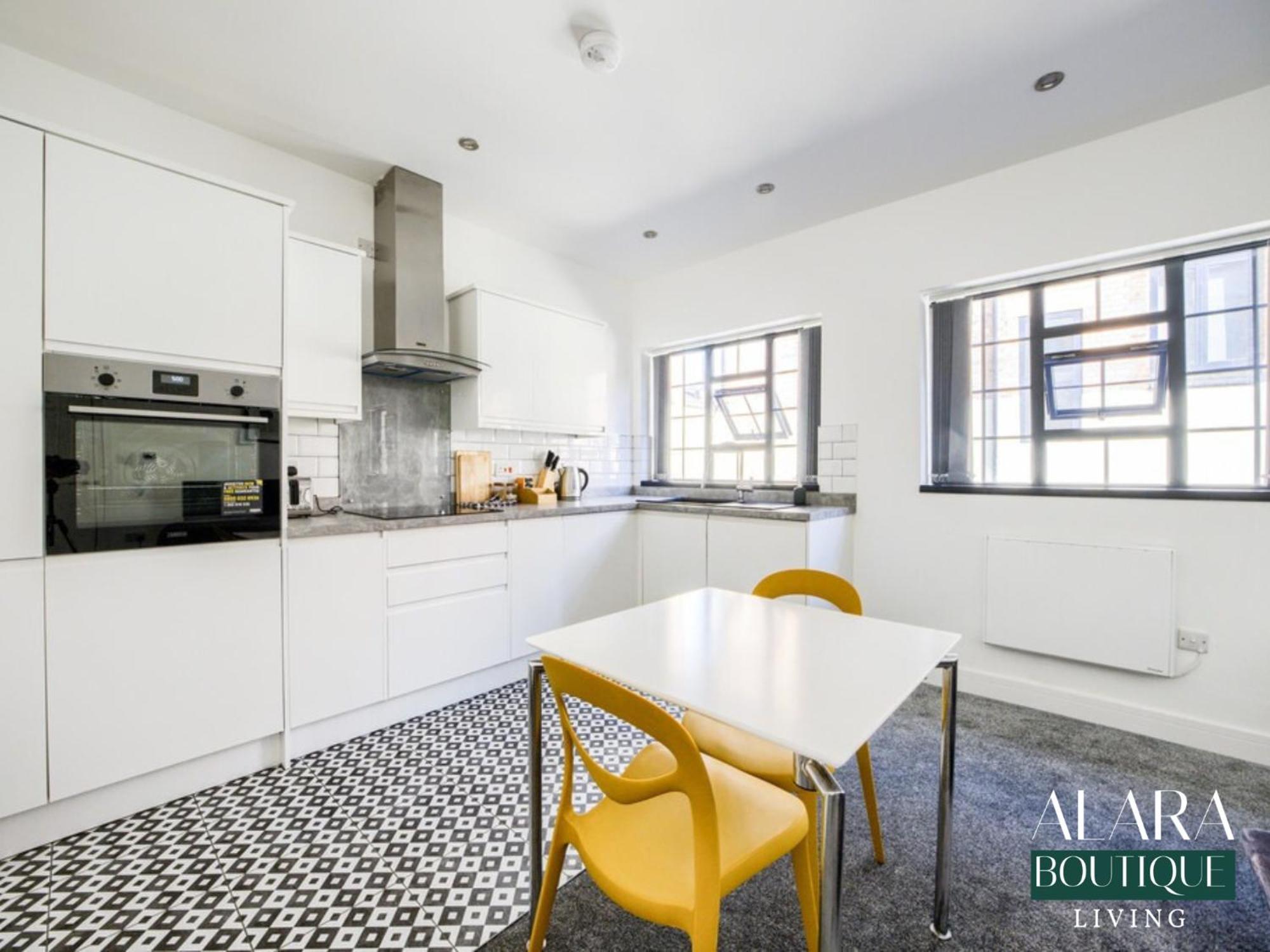 Luxury 3 Floor Townhouse Birmingham - Alara Boutique Living Apartment Exterior photo