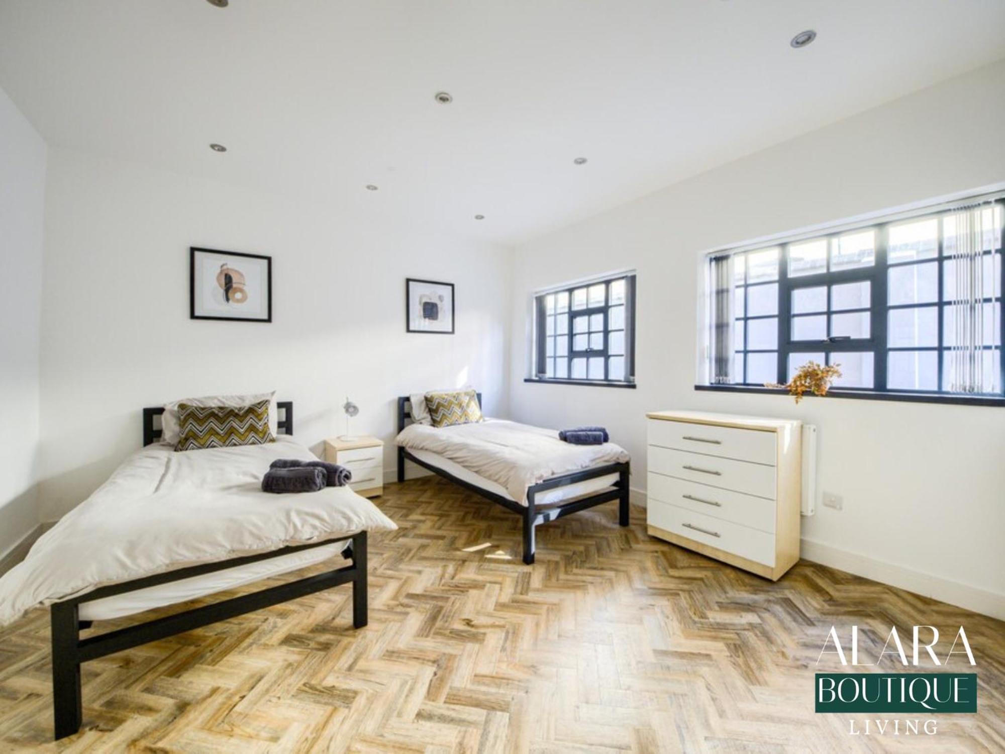 Luxury 3 Floor Townhouse Birmingham - Alara Boutique Living Apartment Exterior photo
